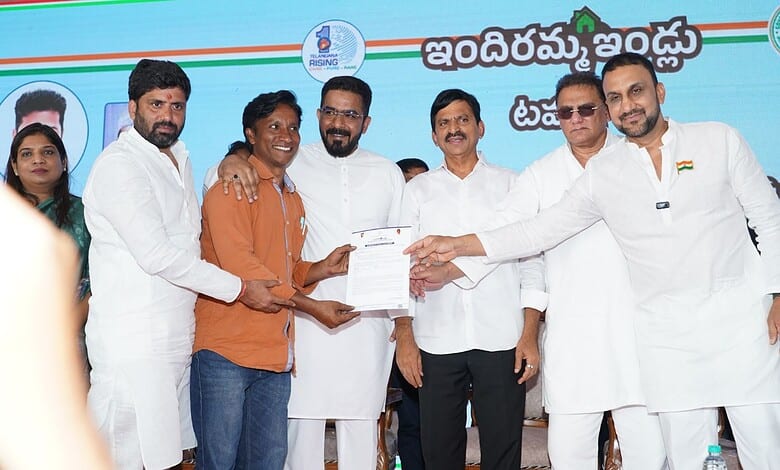 Mohammed Azharuddin hands over letters to Indiramma Housing scheme beneficiaries
