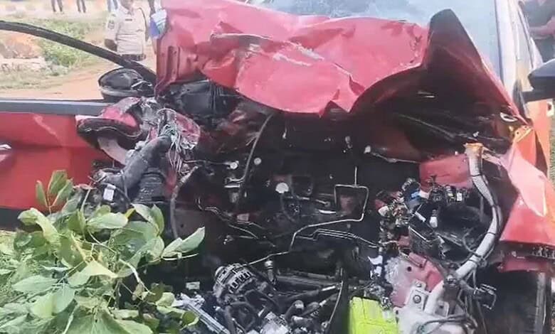 Two killed in car accident in Gadwal