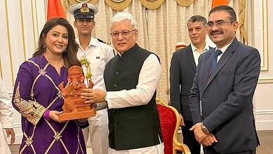 Hina Khan at an event with officials, holding a Ganpati idol, promoting eco-friendly celebrations.