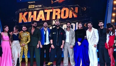 Group photo of Khatron Ke Khiladi 15 contestants and hosts on stage at the finale.