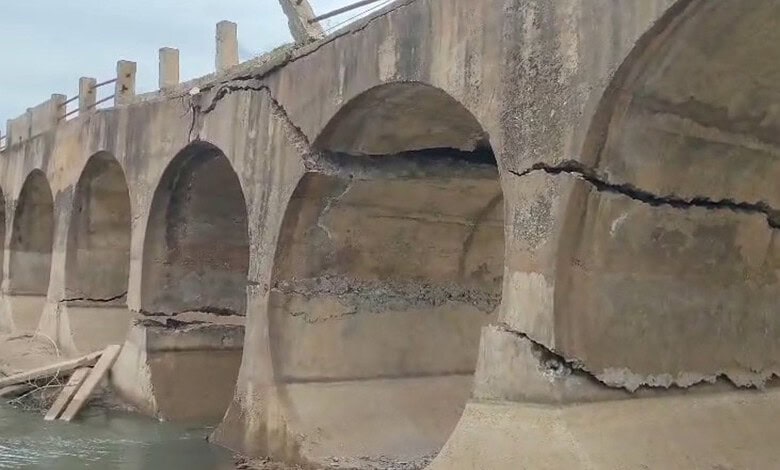 Close-up of cracks in the concrete arches of a 40-year-old bridge in Chitradurga.