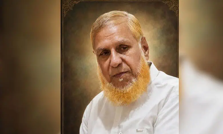 Portrait of Mahtab Qadr, renowned Urdu journalist and poet, with a serious expression and white attire.