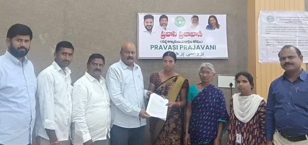 Mallesham’s wife submits representation at CM Pravasi Prajavani.