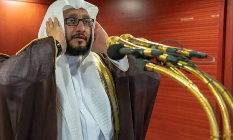 Muezzin Sheikh Ibrahim Al-Madani performing the Azaan at the Grand Mosque.