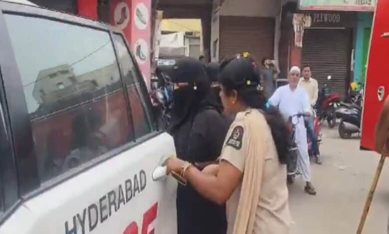 Police constable helps pregnant woman reach hospital in Old City