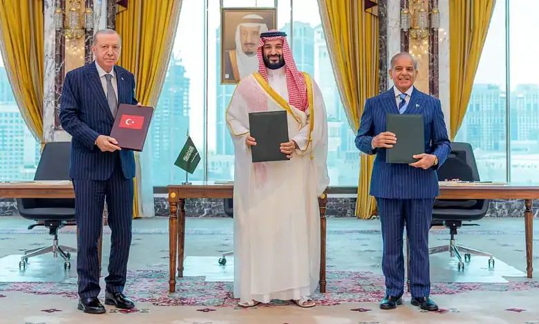 Leaders from Saudi Arabia, Pakistan, and Turkiye hold documents after signing defence agreements.