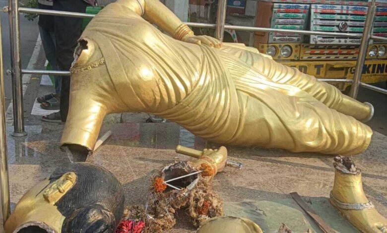 Chakali Ilamma statue