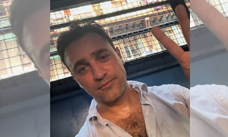 Actor Imran Khan making a peace sign during a public appearance in Mumbai.