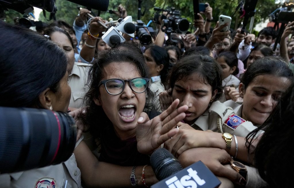 Protesters and police clash during Tiranga march at Mandi House Circle in Delhi.