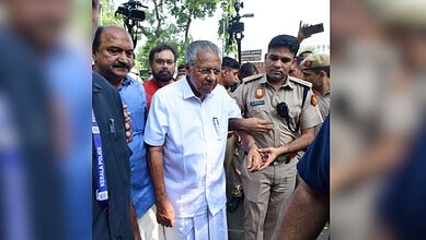 Pinarayi Vijayan detained by Delhi Police