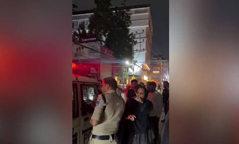 Woman obstructs police from inspecting the restaurant
