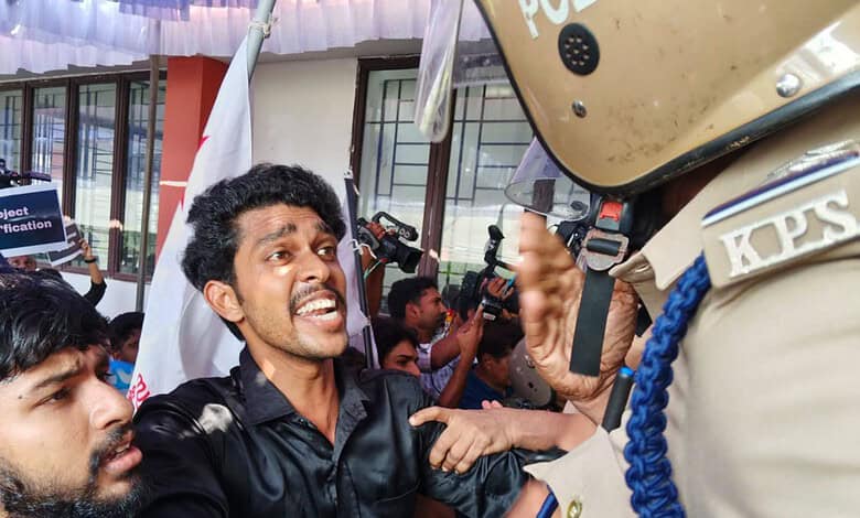 Protesters confront police during student protest at Central University of Kerala.