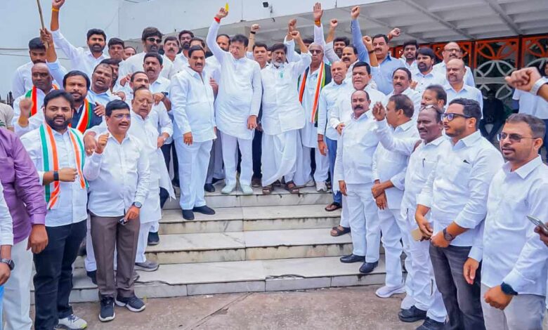Telangana Dy CM Bhatti Vikramarka and other Congress leaders protest against CEC Gyanesh Kumar.