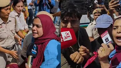 police try to detain Maktoob journalist