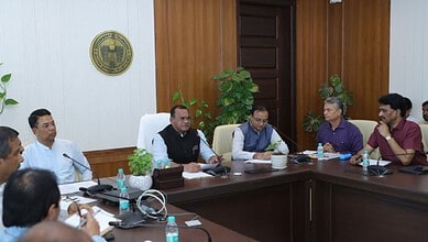 Roads and Buildings Minister Komatireddy Venkat Reddy conducting a meeting