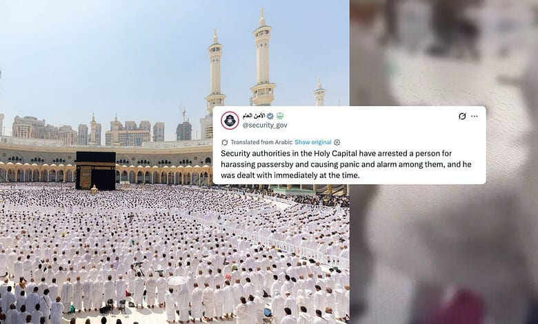 Large congregation of worshippers praying at Makkah's Grand Mosque, Saudi Arabia, with minarets in the背景.
